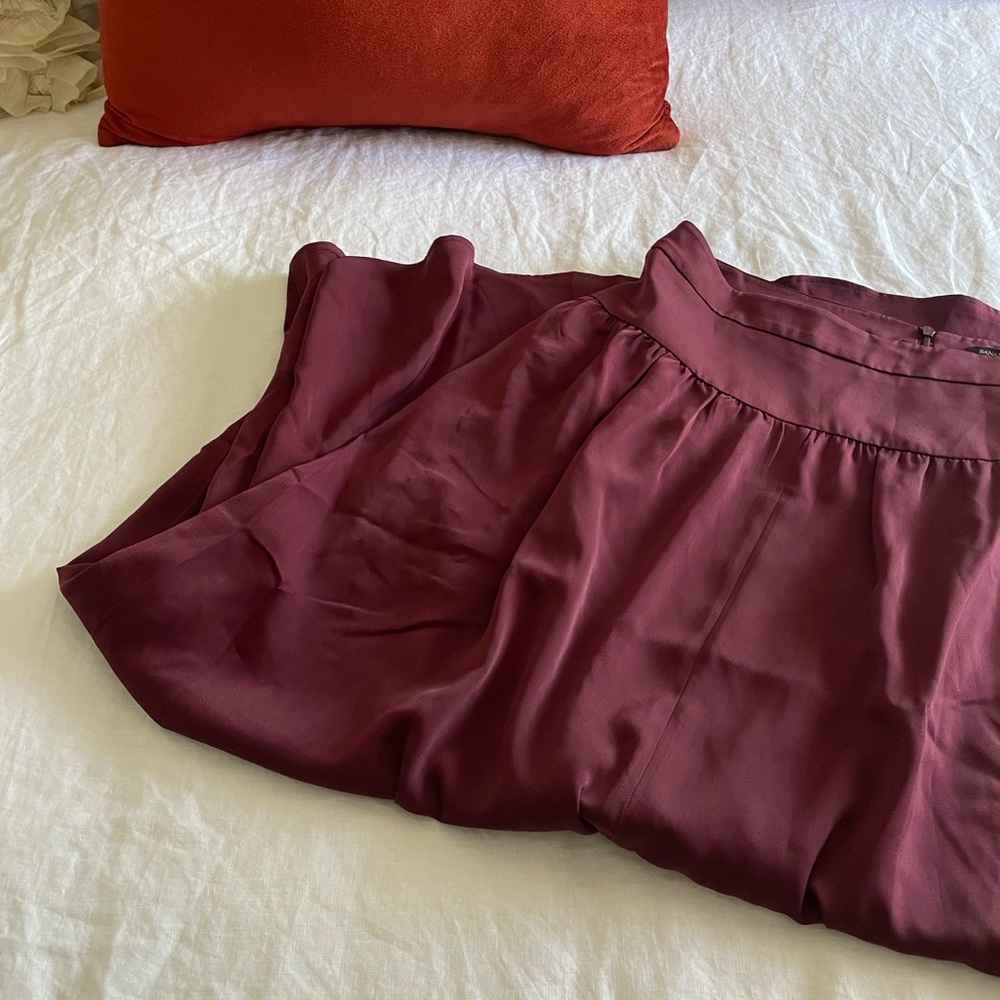 Banana republic burgundy puffy skirt - Picture 4 of 6